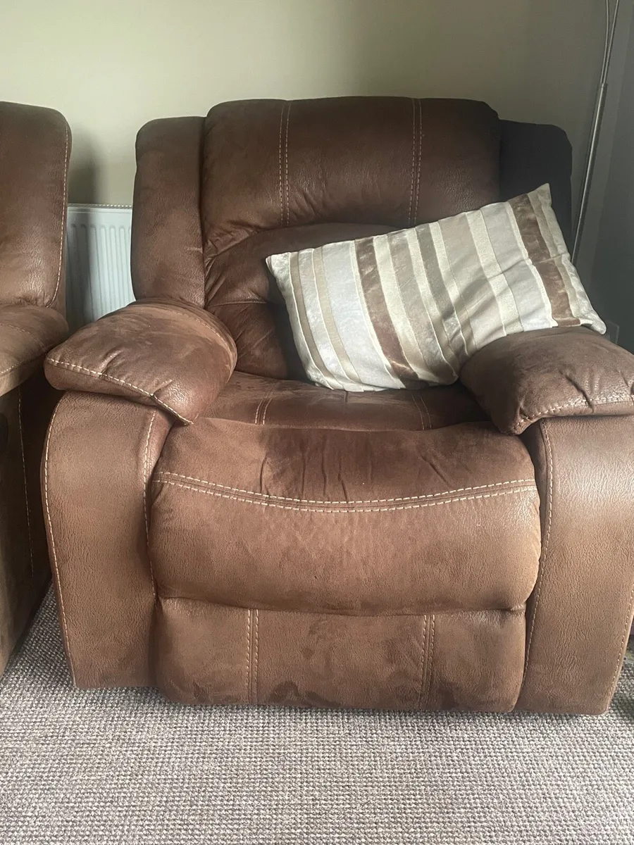 Three piece suite - Image 3