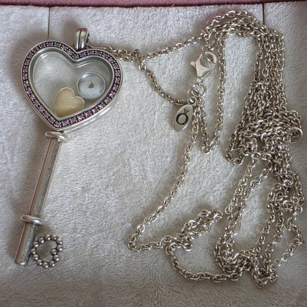 Pandora sterling silver key necklace with a heart - Image 1