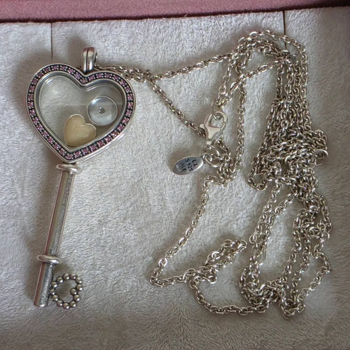 Pandora sterling silver key necklace with a heart - Image 2