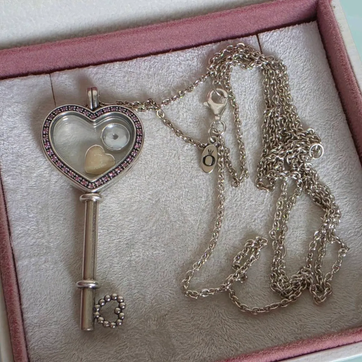 Pandora sterling silver key necklace with a heart - Image 4