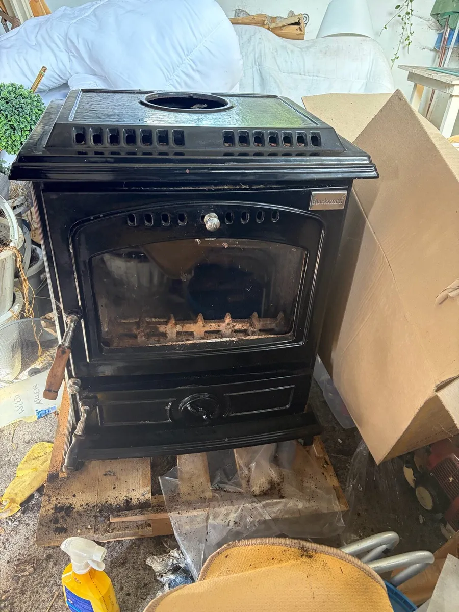 Blacksmith 8kw back boiler stove - Image 1