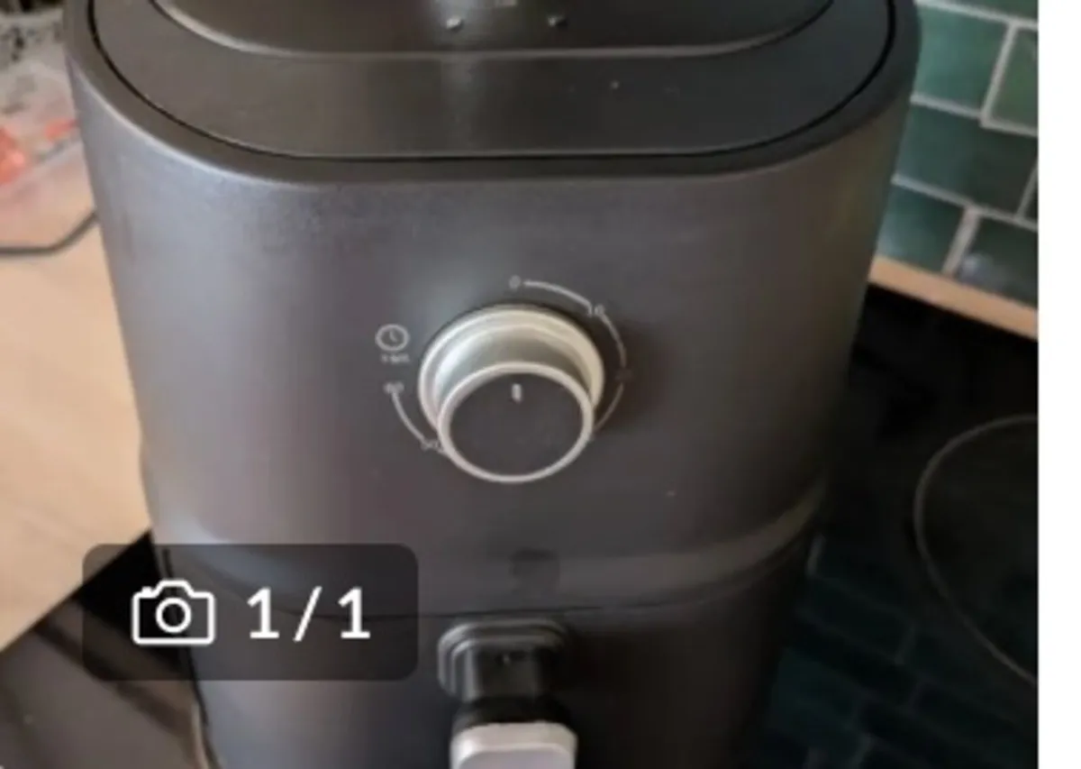 AIRFRYER PLUS NESPRESSO COFFE MACHINE(NEVER USED) - Image 1
