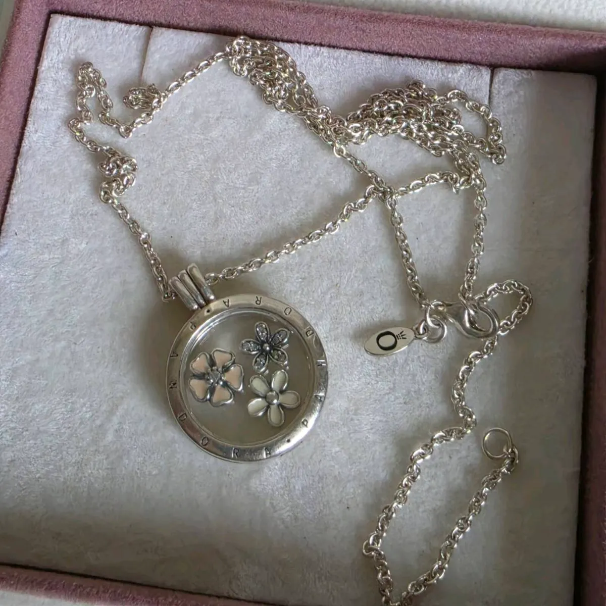 PANDORA floating Memories locket necklace - Image 1