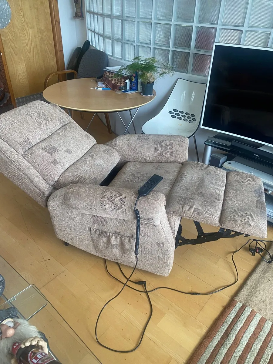 Electric Riser Recliner Mobility Chair 2 Motors - Image 3