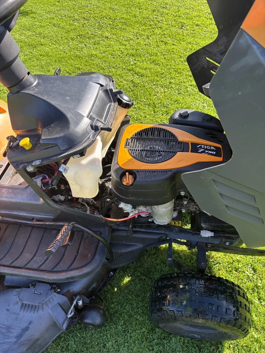 Ride On Lawnmower - Image 1