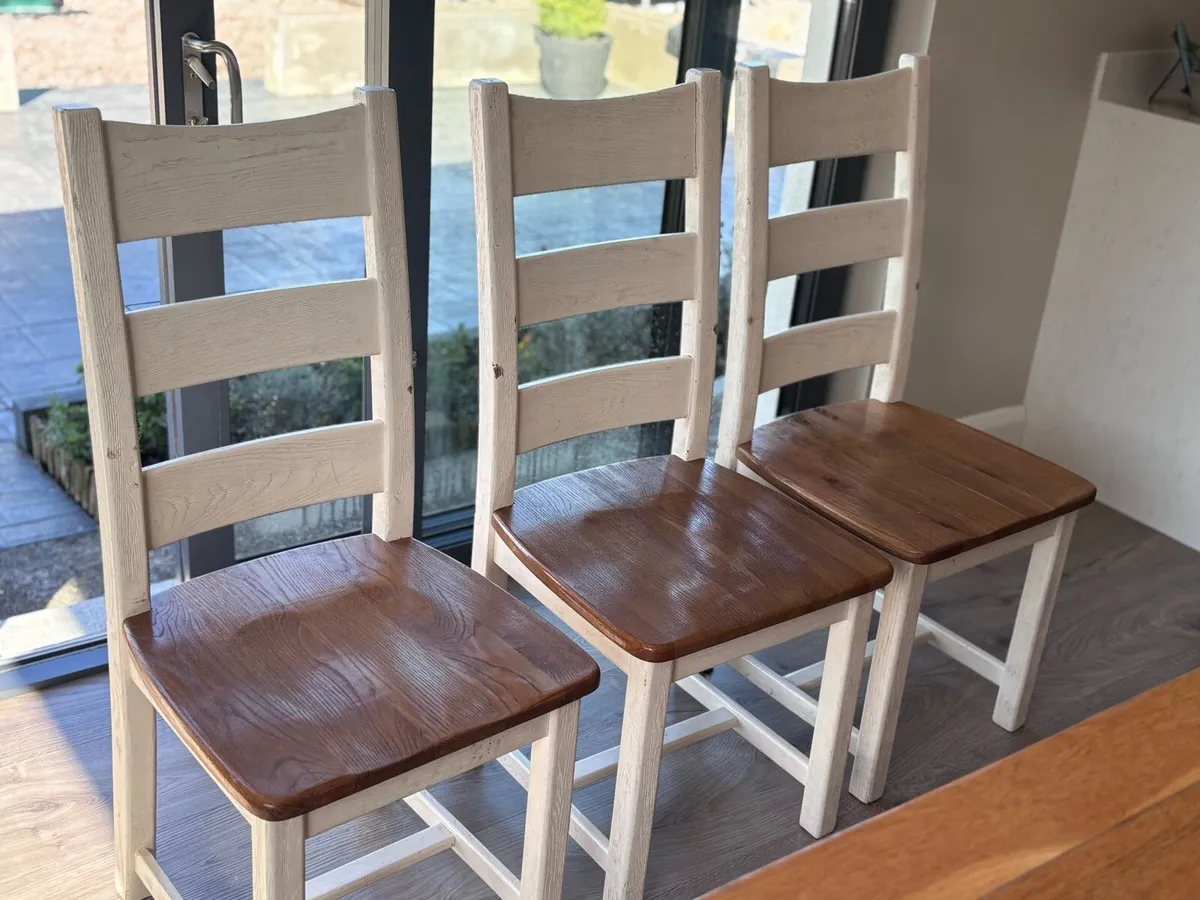 Table and Chairs - Image 4