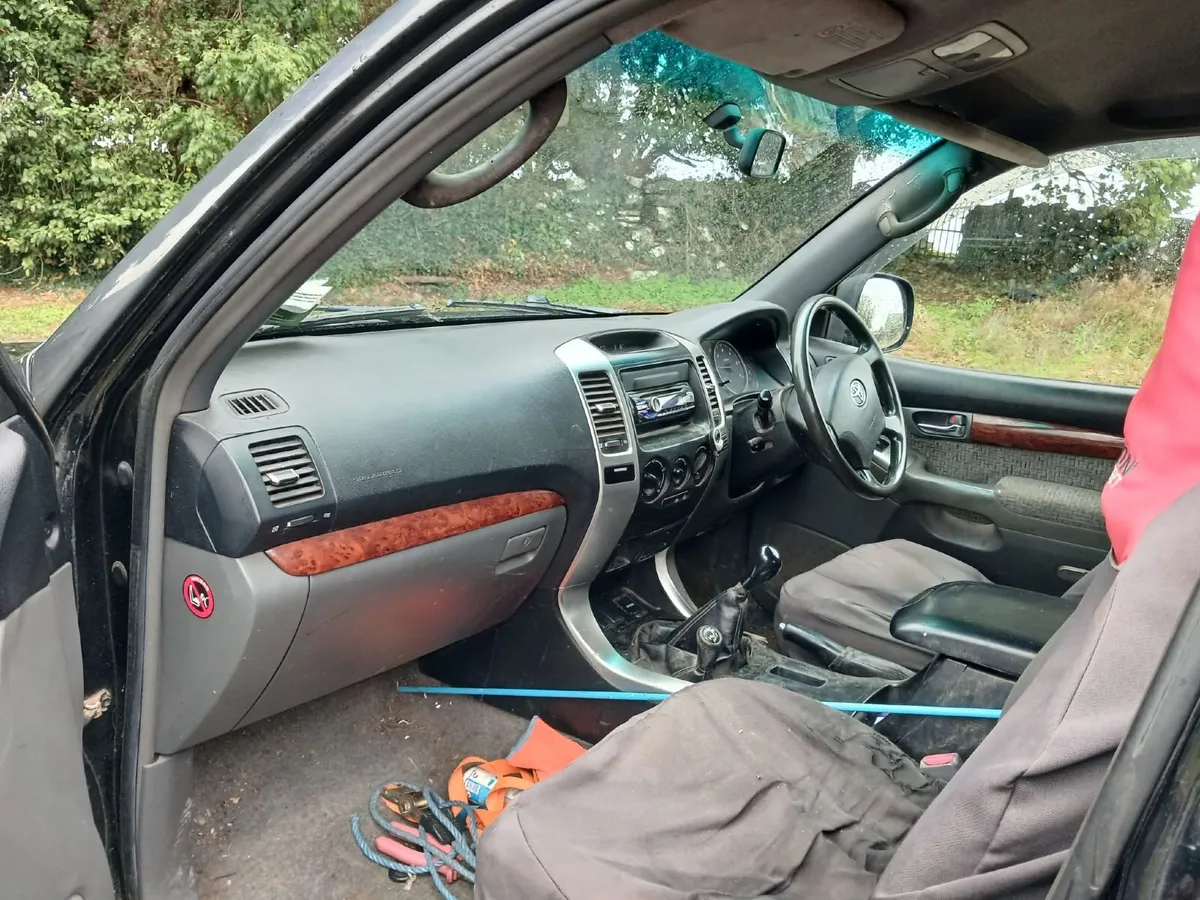 Toyota Land Cruiser 2005 - Image 2