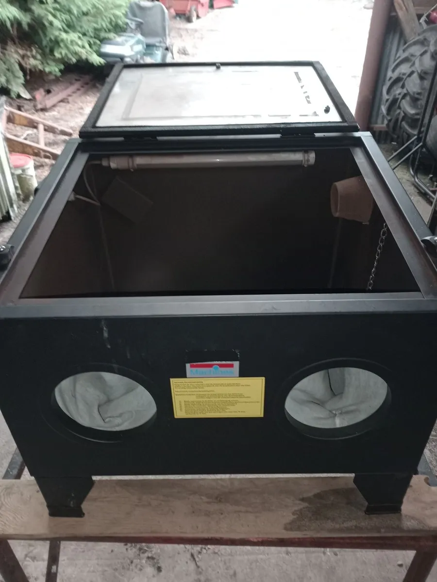 90Lts Bench Top Sand blaster - Image 1