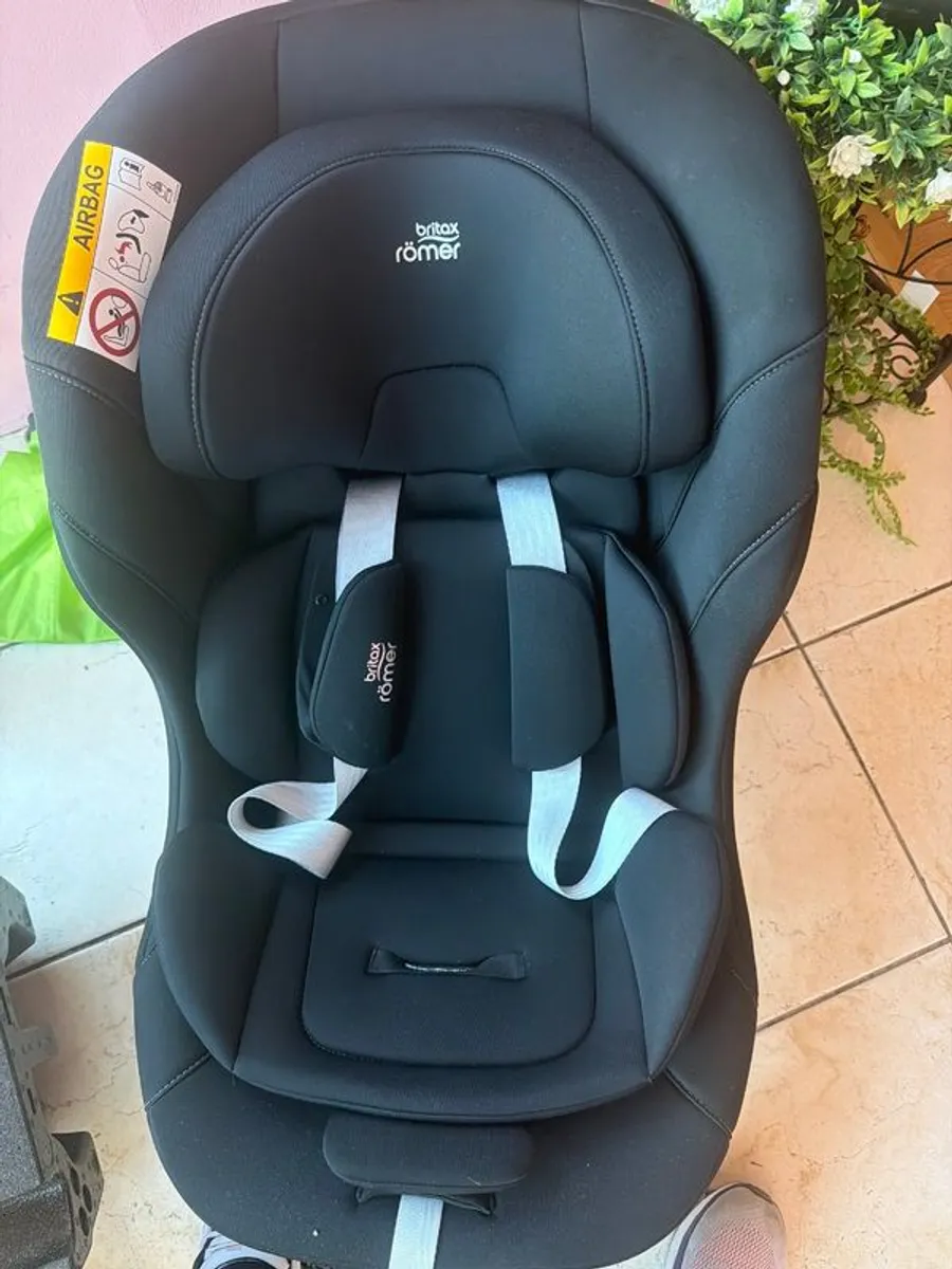 Extended rear facing Car seat - Image 1