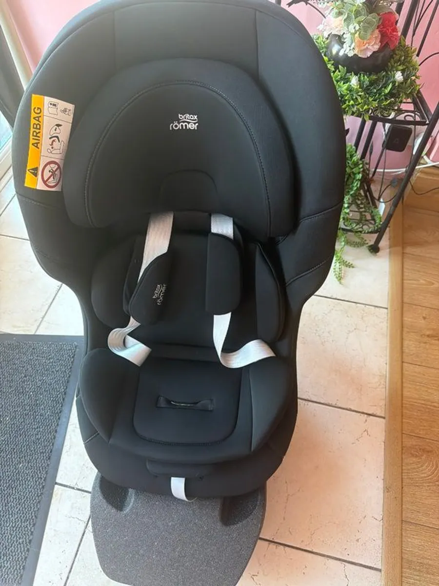 Extended rear facing Car seat - Image 2