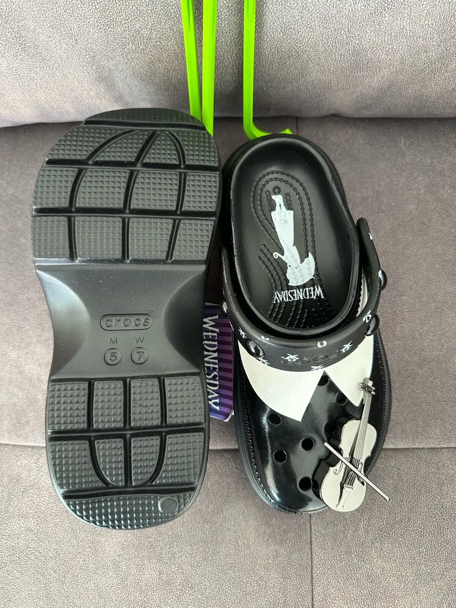 NEW RARE Crocs Wednesday stomp clog in black 5-7 - Image 4