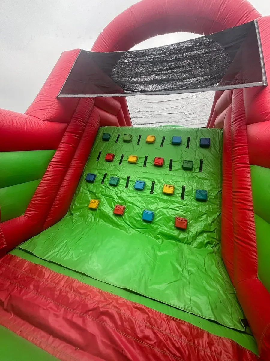 Bouncy castle - Image 2