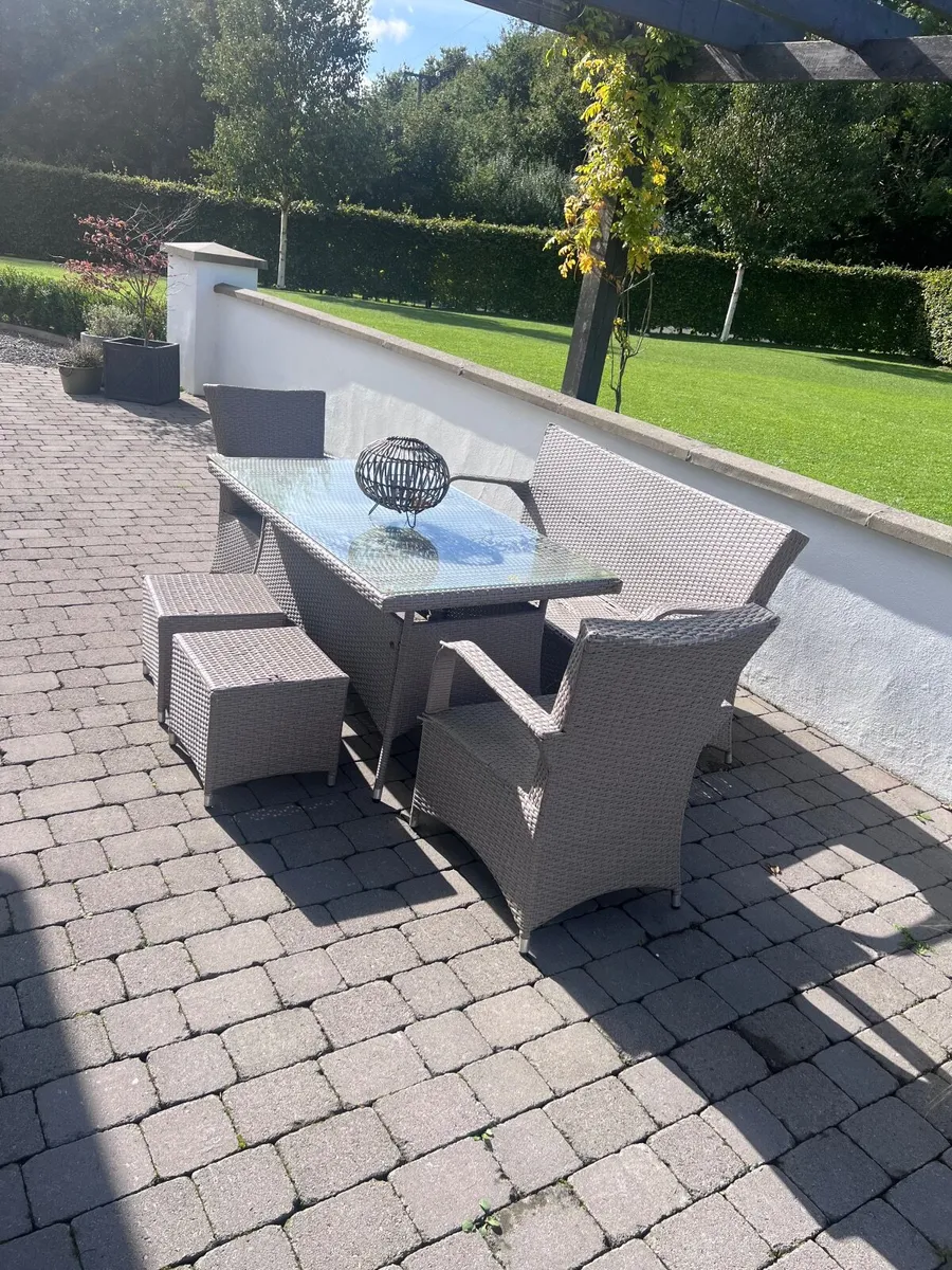 Garden furniture. - Image 2