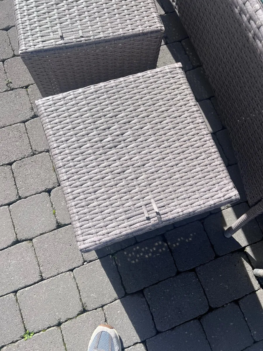 Garden furniture. - Image 4