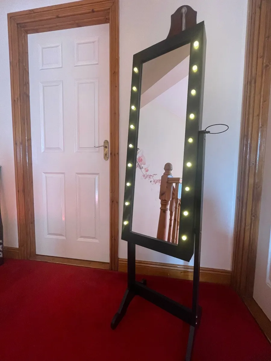 Standing Mirror with LED - Image 1