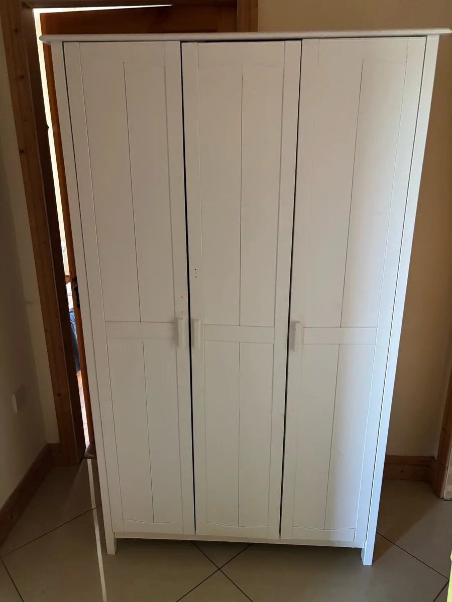 Kids wardrobe - Image 1