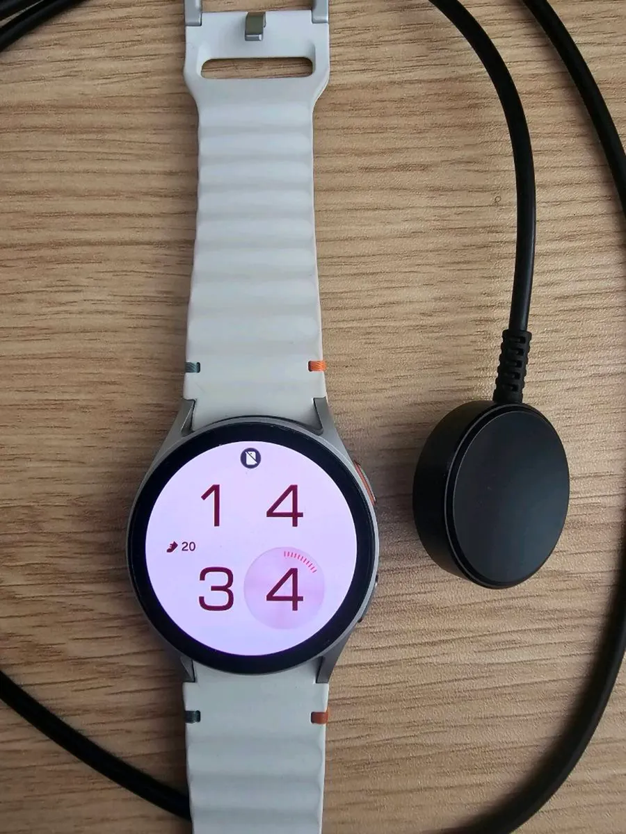 Samsung Galaxy 7 Watch, white strap 40 mm - Image 1