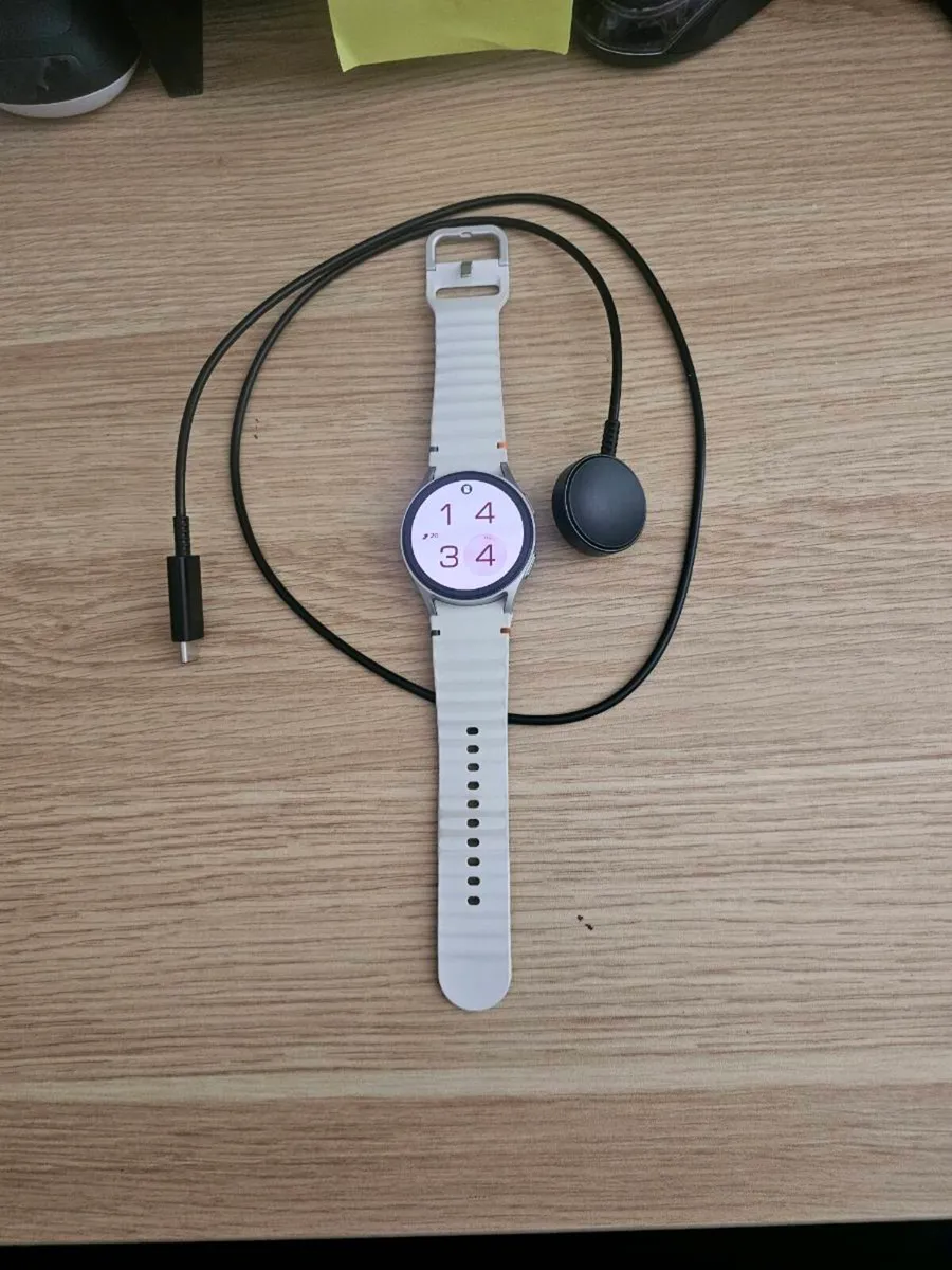 Samsung Galaxy 7 Watch, white strap 40 mm - Image 3