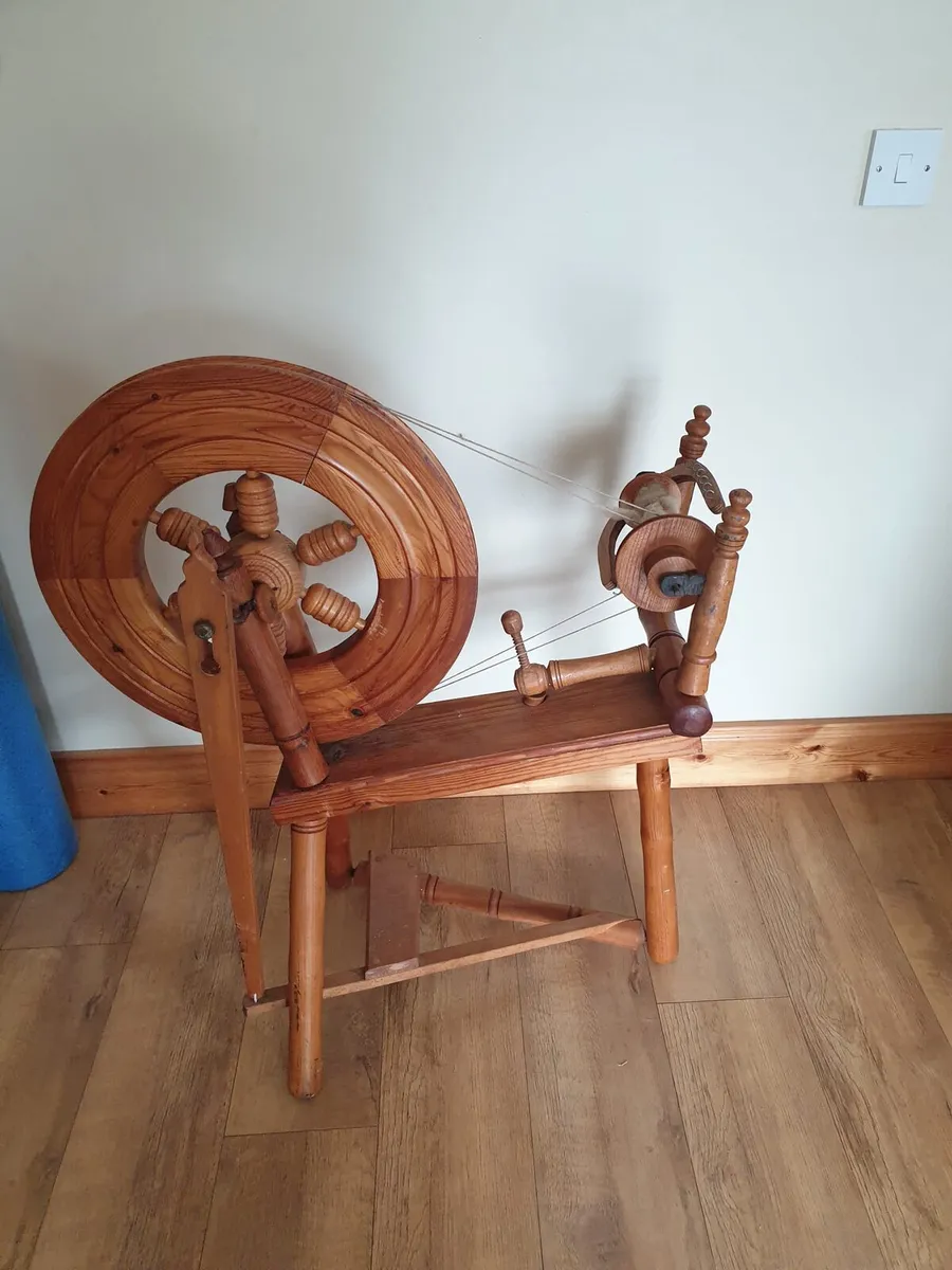 Spinning wheel for sale - Image 1