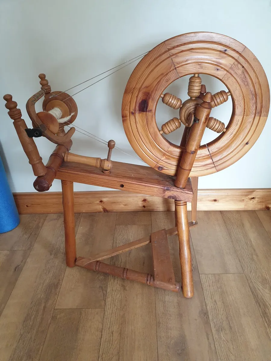 Spinning wheel for sale - Image 2