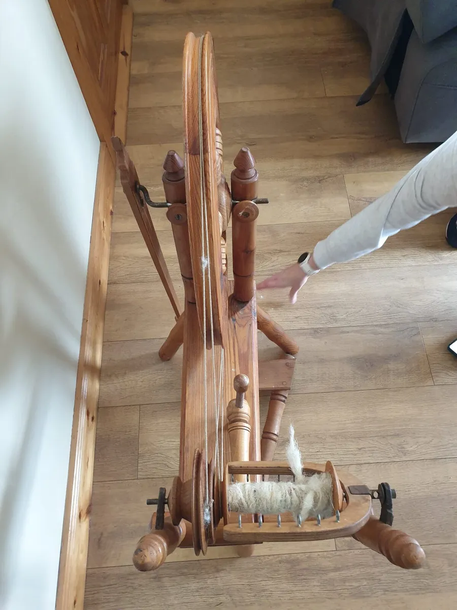 Spinning wheel for sale - Image 3