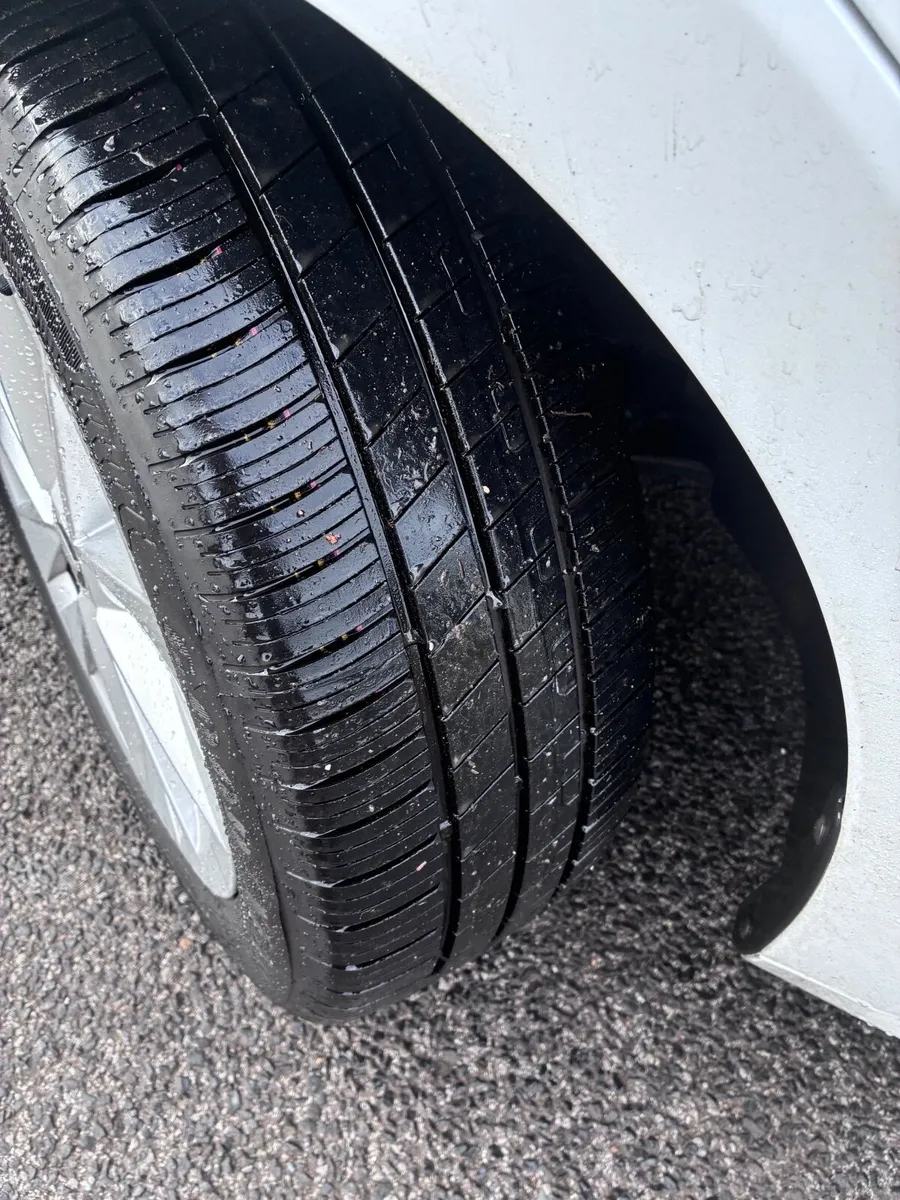Original 17” Škoda Alloy Wheels & Tyres - Image 2