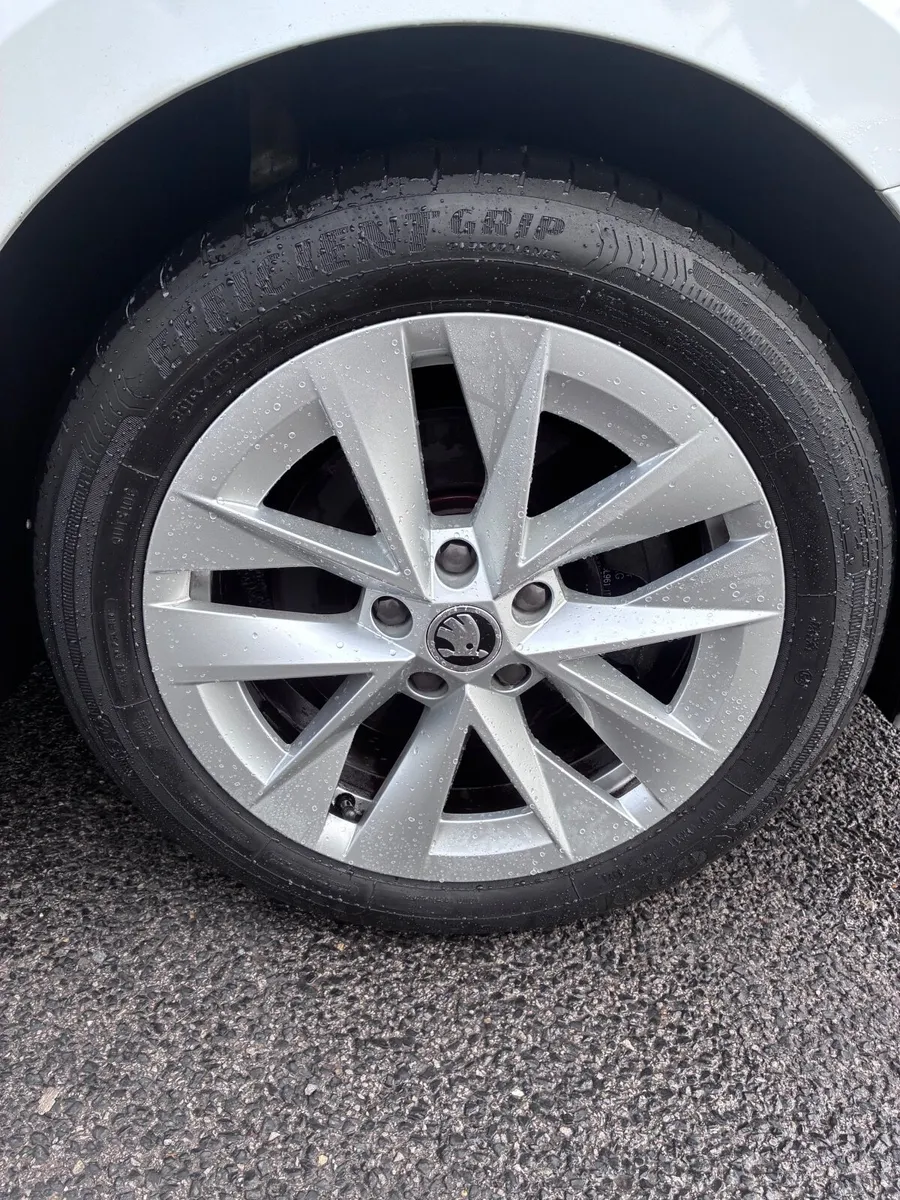 Original 17” Škoda Alloy Wheels & Tyres - Image 4