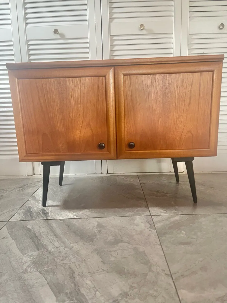 Mid century media chest - Image 3