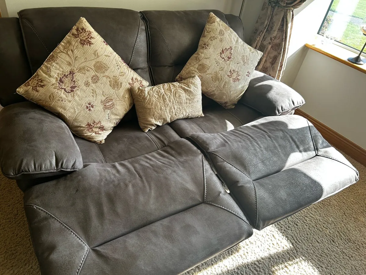 3+2 Settee - Image 2