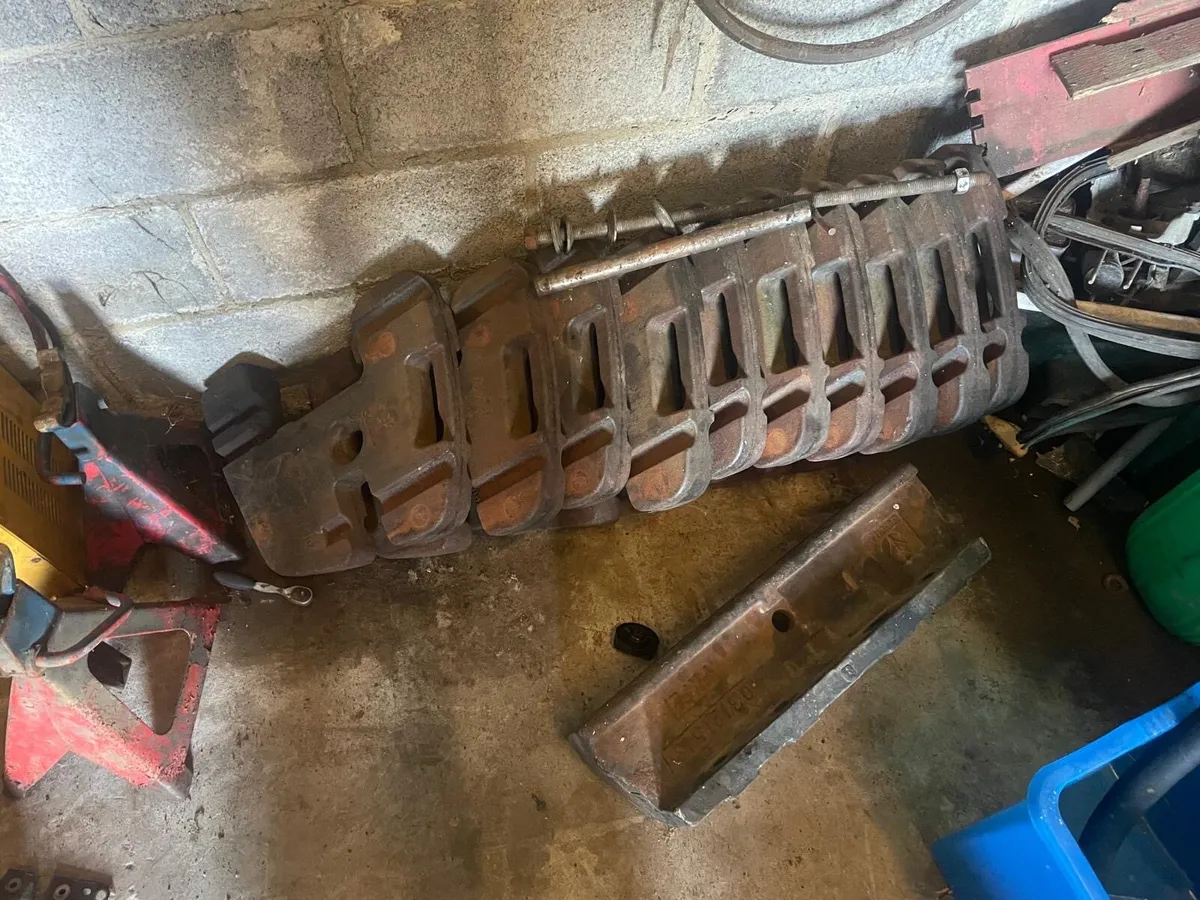 Weights 60 series new holland and weight carrier - Image 3