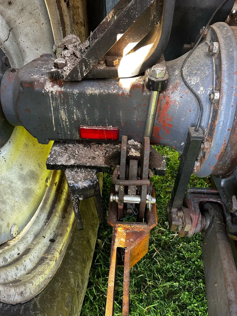 Weights 60 series new holland and weight carrier - Image 1