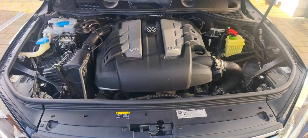 182 VW Touareg V6 Crewcab - Image 2