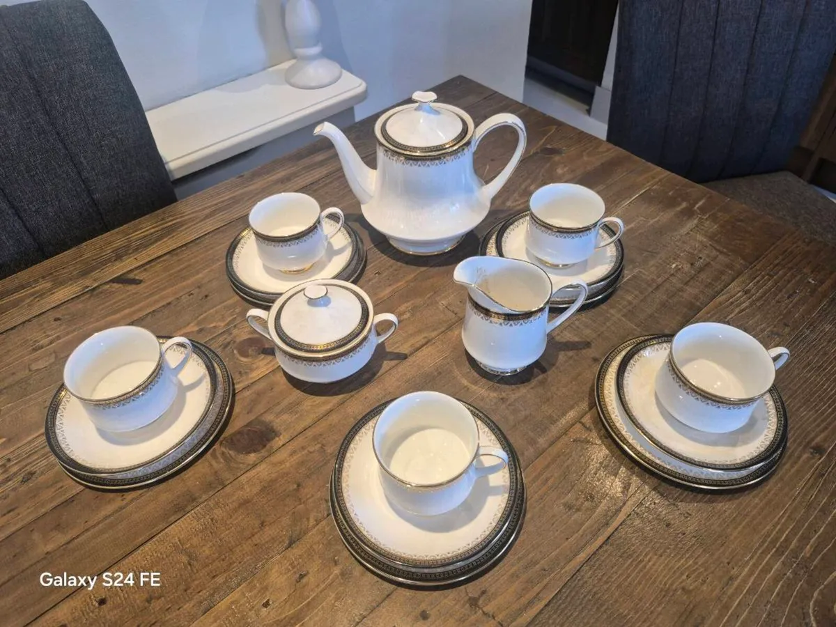 VINTAGE/ROYAL ALBERT "CLARENCE" CHINA TEA SET - Image 3