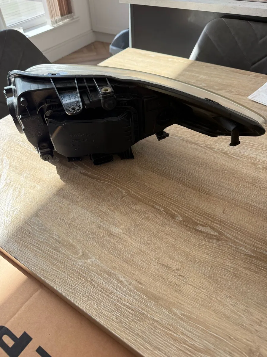 Ford Mondeo MK4 HeadLights - Image 4