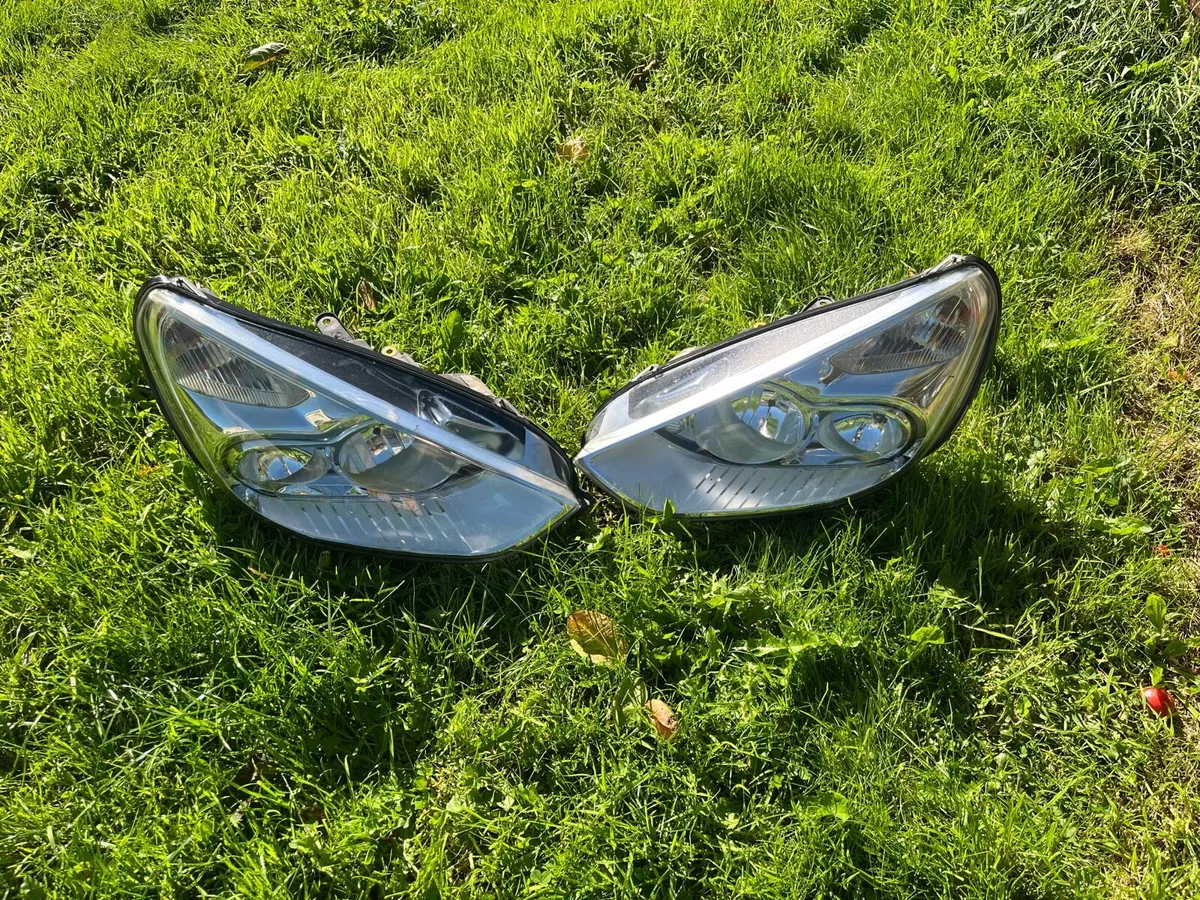 Ford smax headlights and tow bar - Image 1