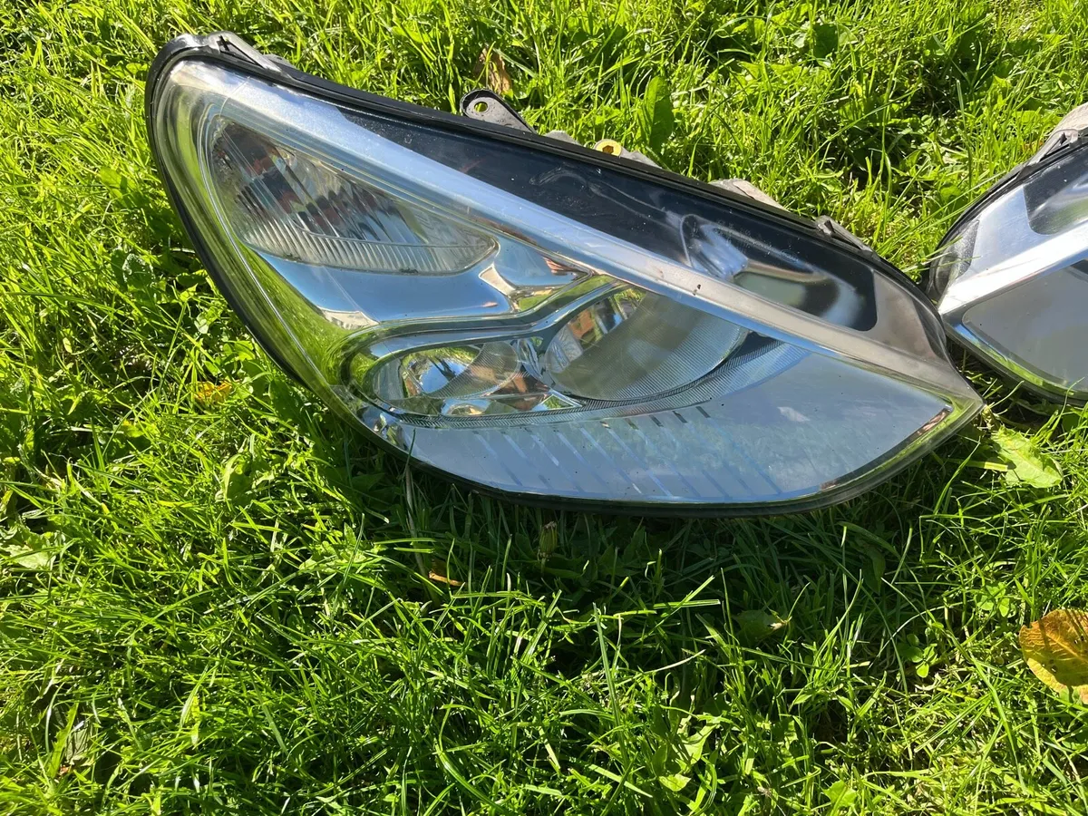 Ford smax headlights and tow bar - Image 2