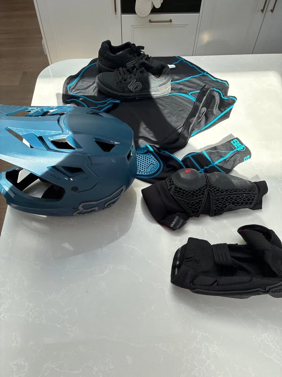 Mountain biking gear - Image 1