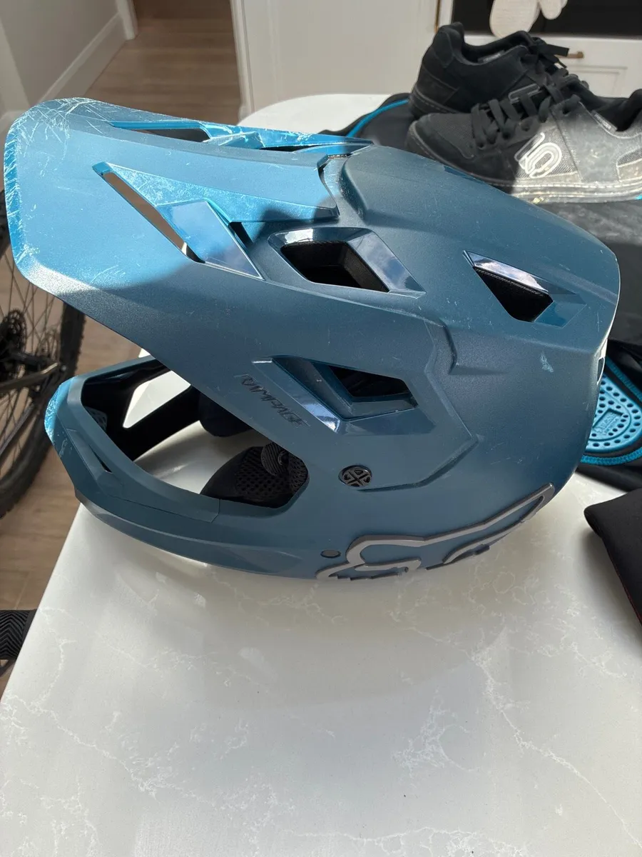 Mountain biking gear - Image 2