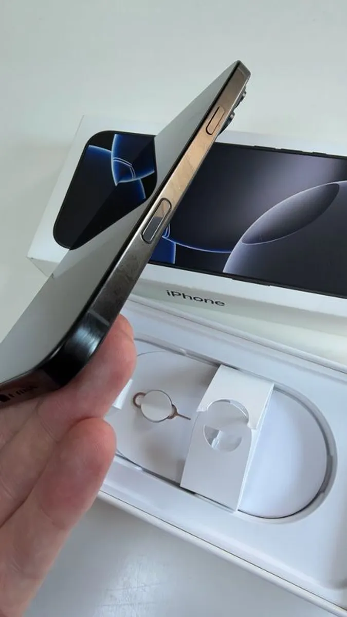 iPhone 16 Pro Max Black Titanium 256GB - Image 4