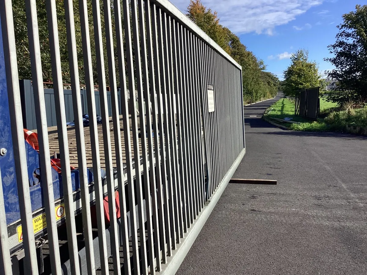 Large Sliding Gate - Image 2