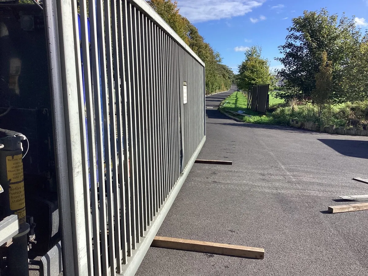 Large Sliding Gate - Image 3