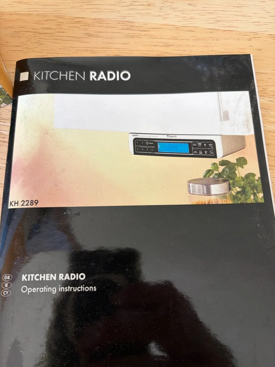 KITCHEN RADIO (with mounting for under cabinets) - Image 1