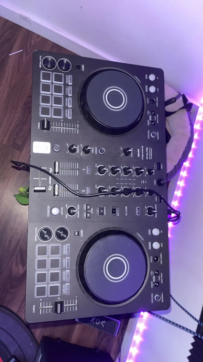dj controller with speakers - Image 3