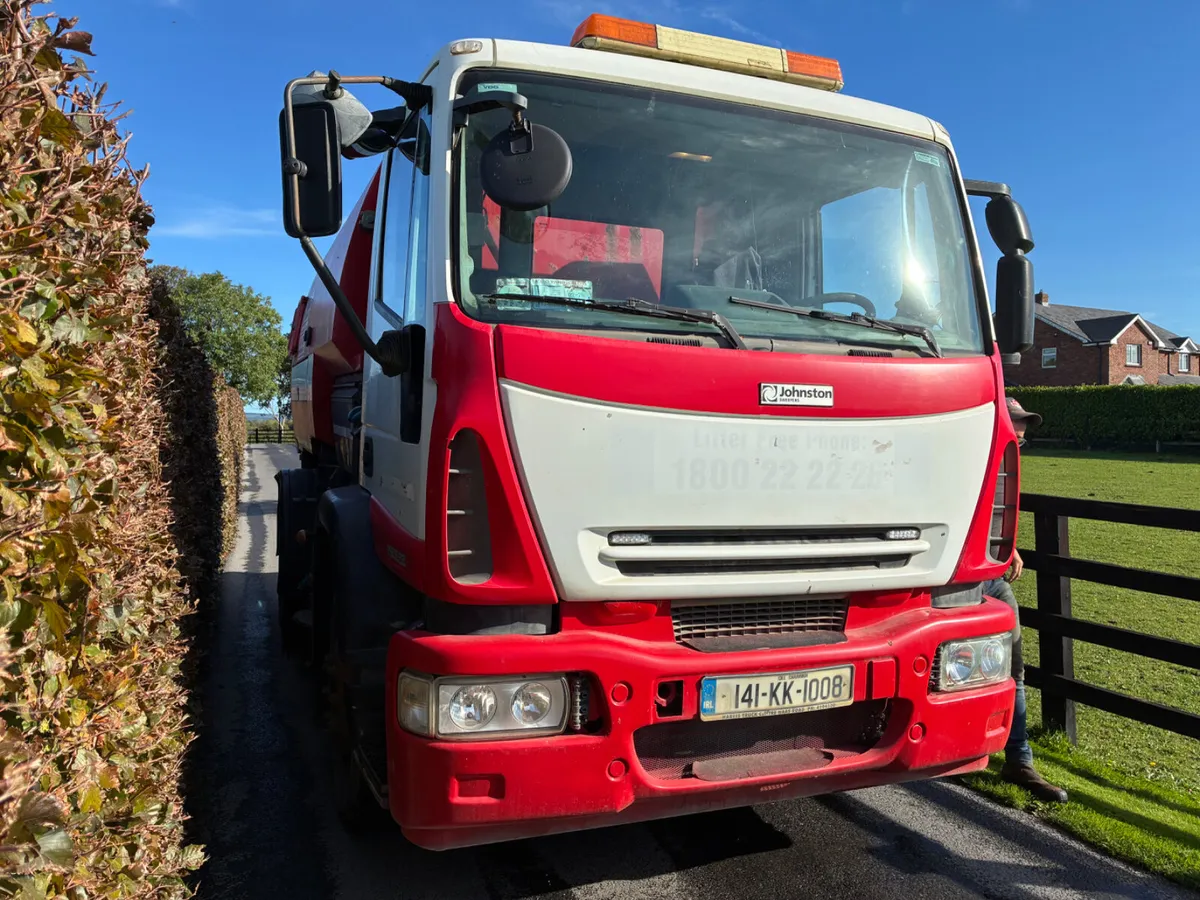Iveco Road Sweeper - Image 3