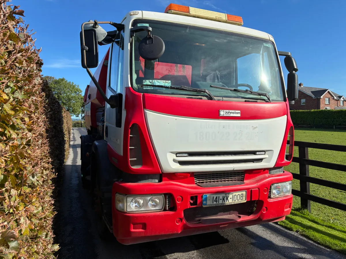 Iveco Road Sweeper - Image 2