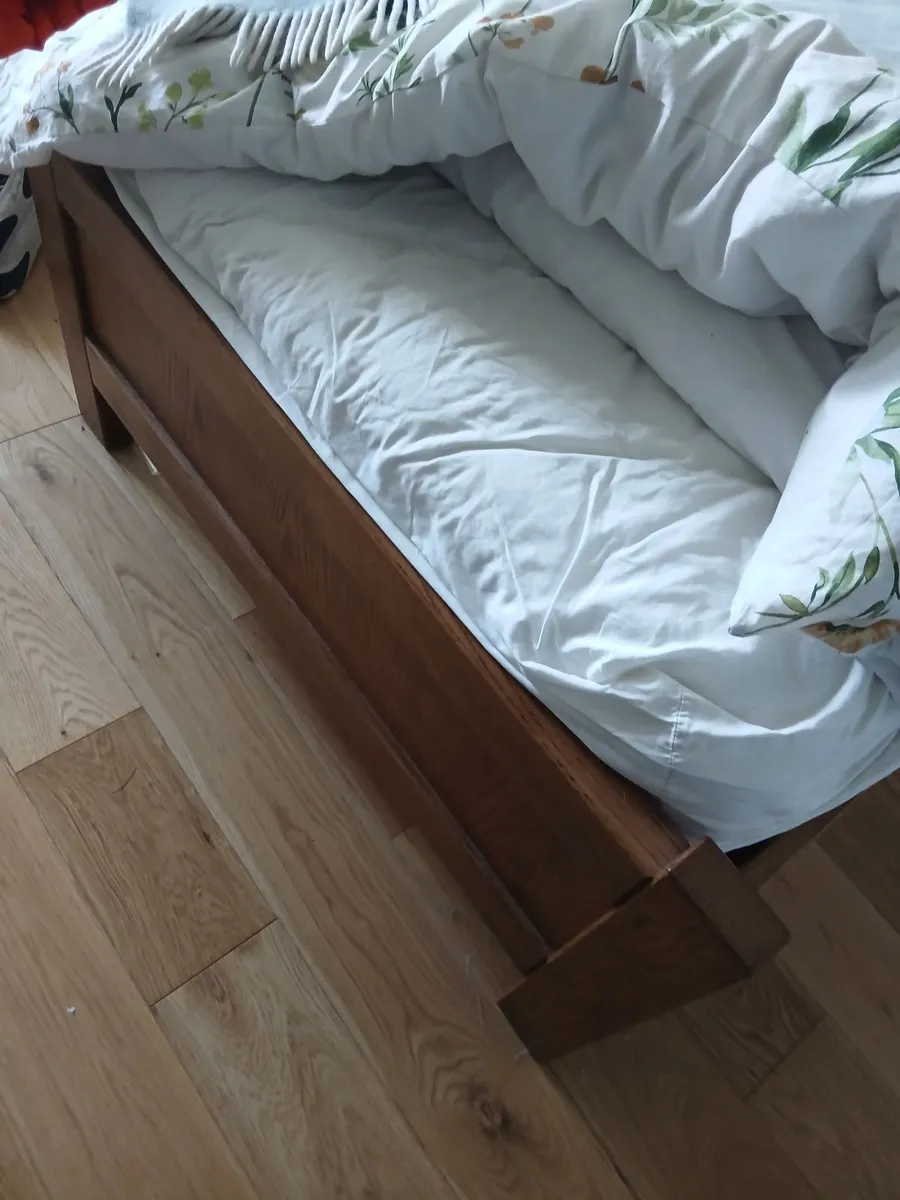 Single beds x 2 - Image 1