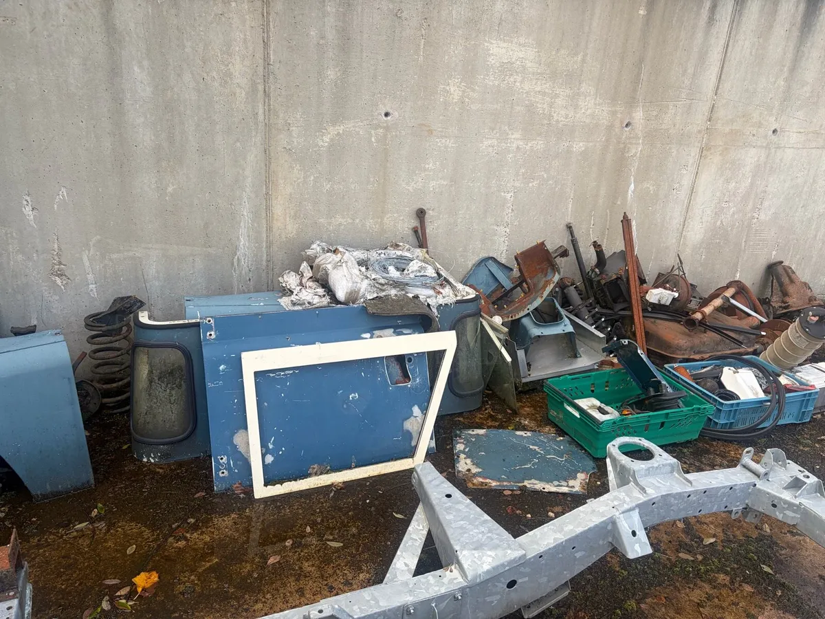 1983 Land Rover 110 galv chassis & body parts - Image 2
