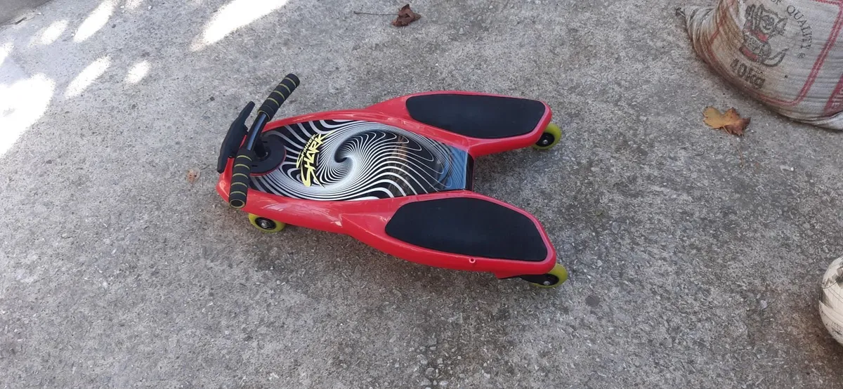 Spinner Shark - Image 1