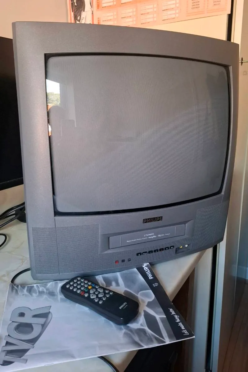 Philips 20" Retro Gaming CRT TV / VCR / Remote - Image 4