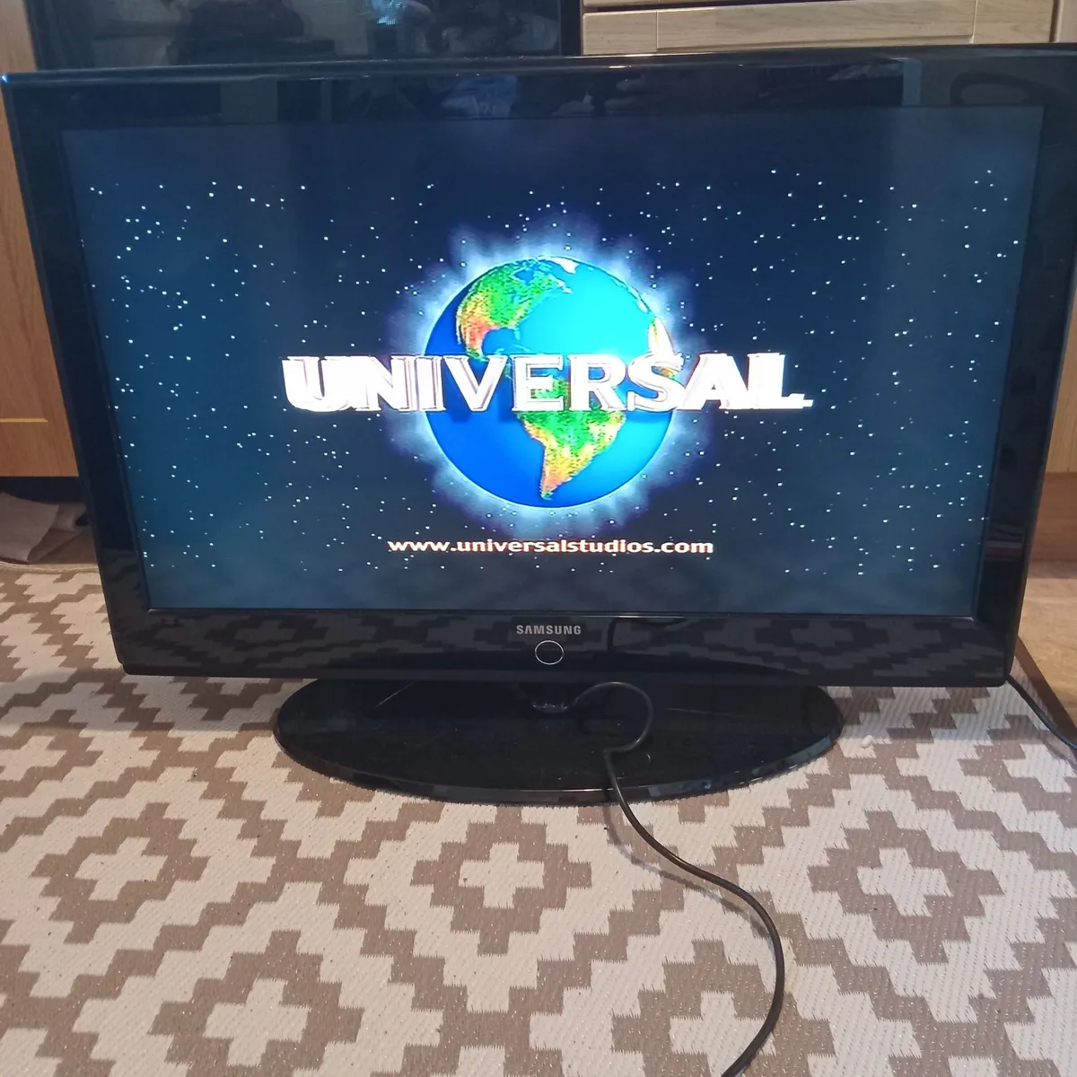 45in  Samsung tv - Image 2